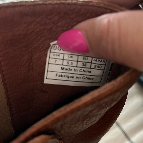 Ugg heeled boots, size 7, used in good condition - Picture 3 of 6